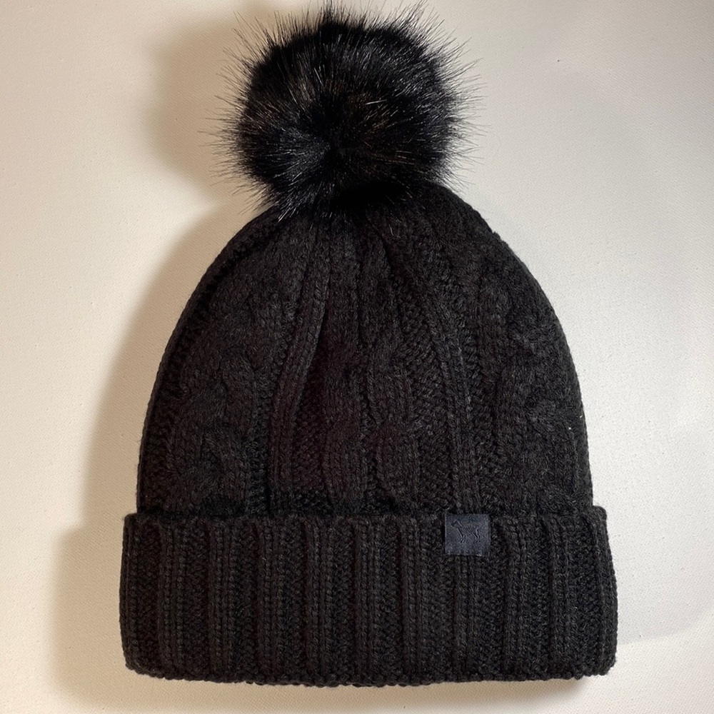 NEW!  VS Sherpa Lined Cable Knit Beanie in Black.